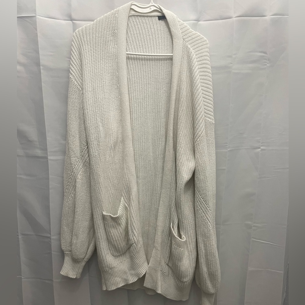 FOREVER 21- White Cardigan Sweater #39